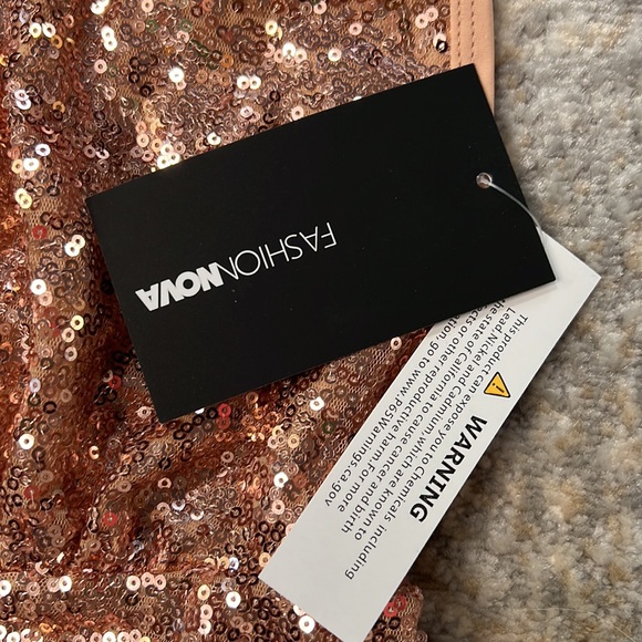 🤩🤩NWT FASHION NOVA ROSE GOLD SEQUIN ONE PIECE OPEN BACK SWIMSUIT/BODYSUIT🤩🤩 - Picture 3 of 7